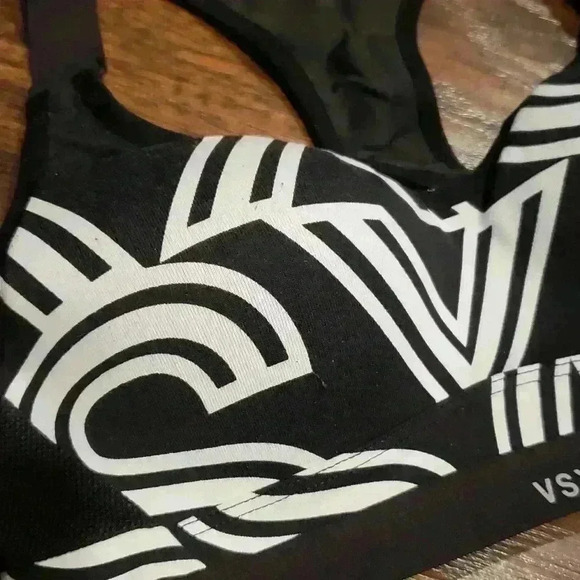 Victoria's Secret VSX Black and White Geometric Sports Bra‎ - Picture 2 of 9